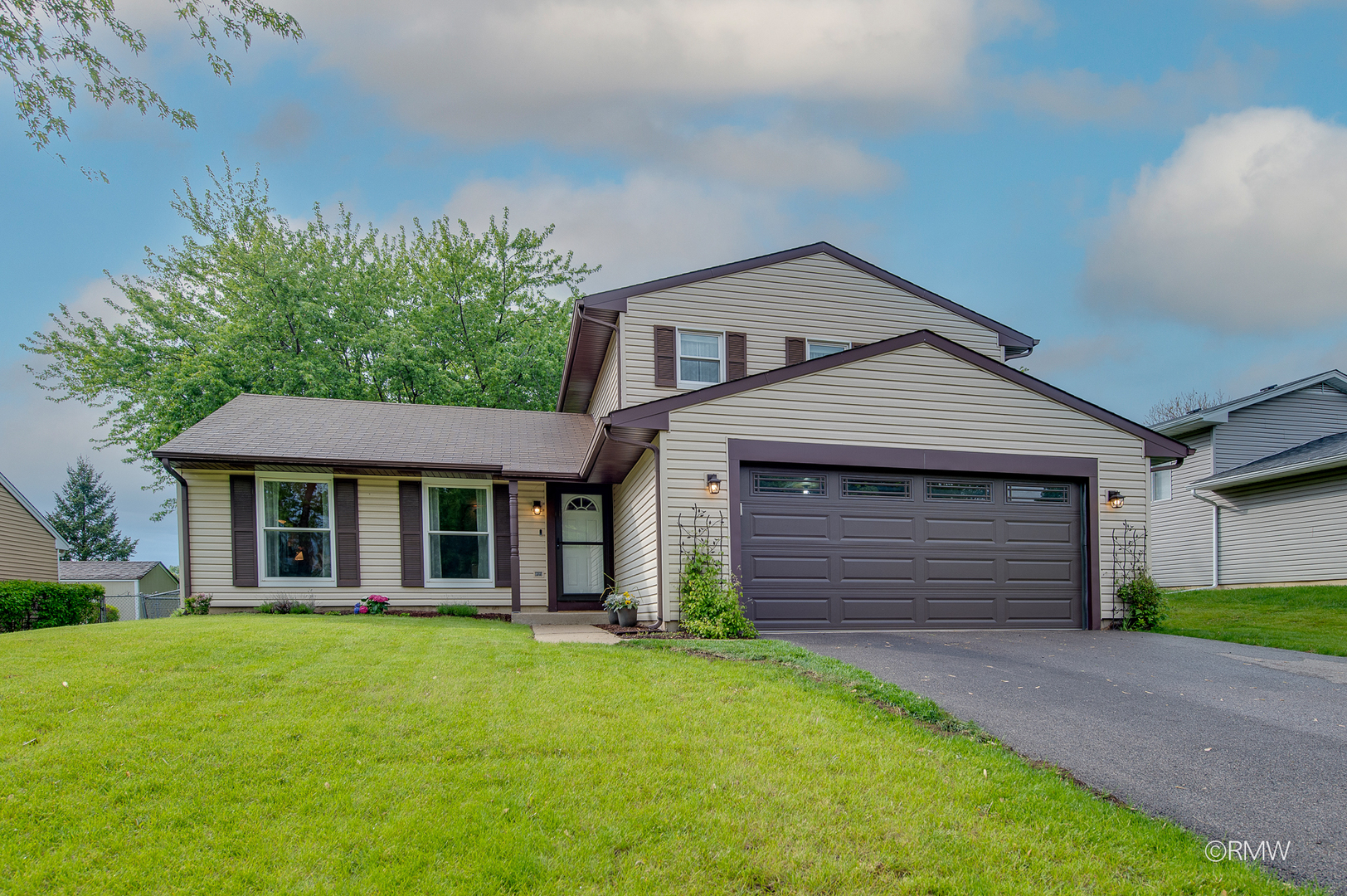 942 West Clearwater Street Roselle IL 60172