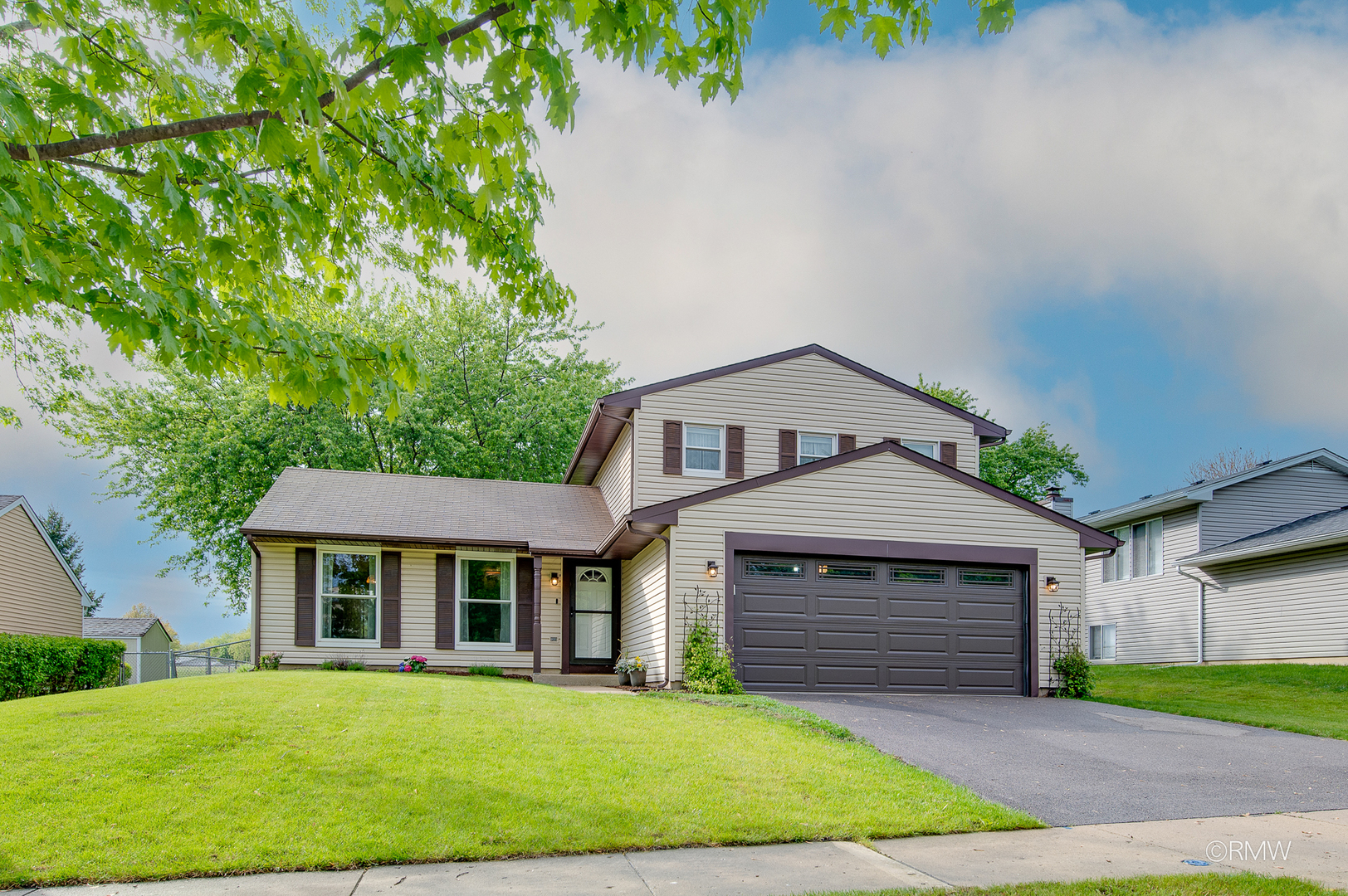 942 West Clearwater Street Roselle IL 60172