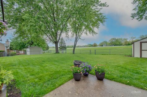 942 West Clearwater Street Roselle IL 60172