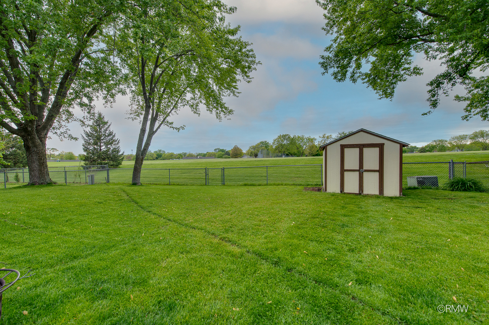 942 West Clearwater Street Roselle IL 60172