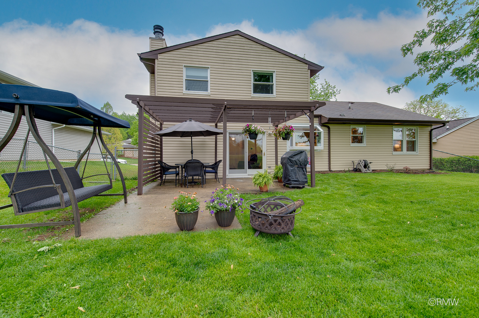 942 West Clearwater Street Roselle IL 60172