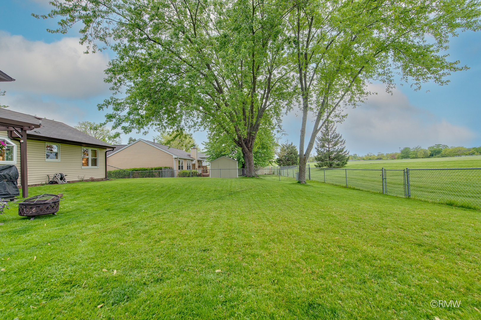 942 West Clearwater Street Roselle IL 60172