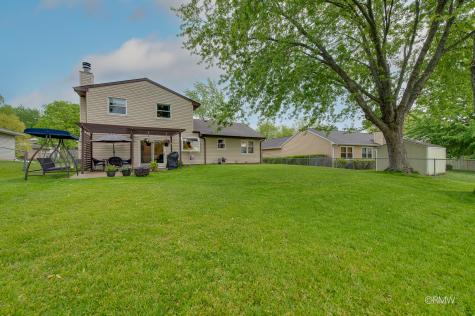 942 West Clearwater Street Roselle IL 60172