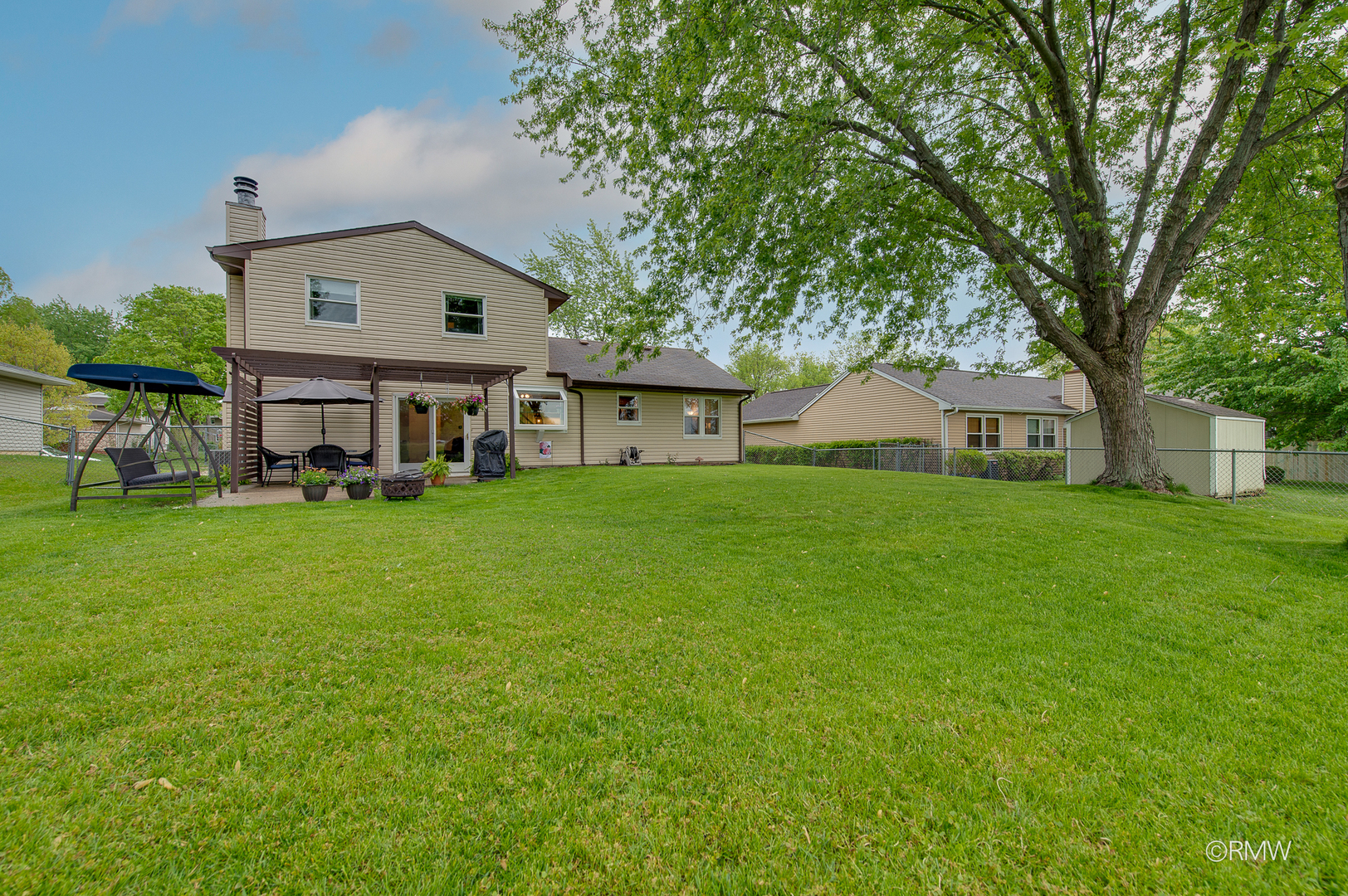 942 West Clearwater Street Roselle IL 60172