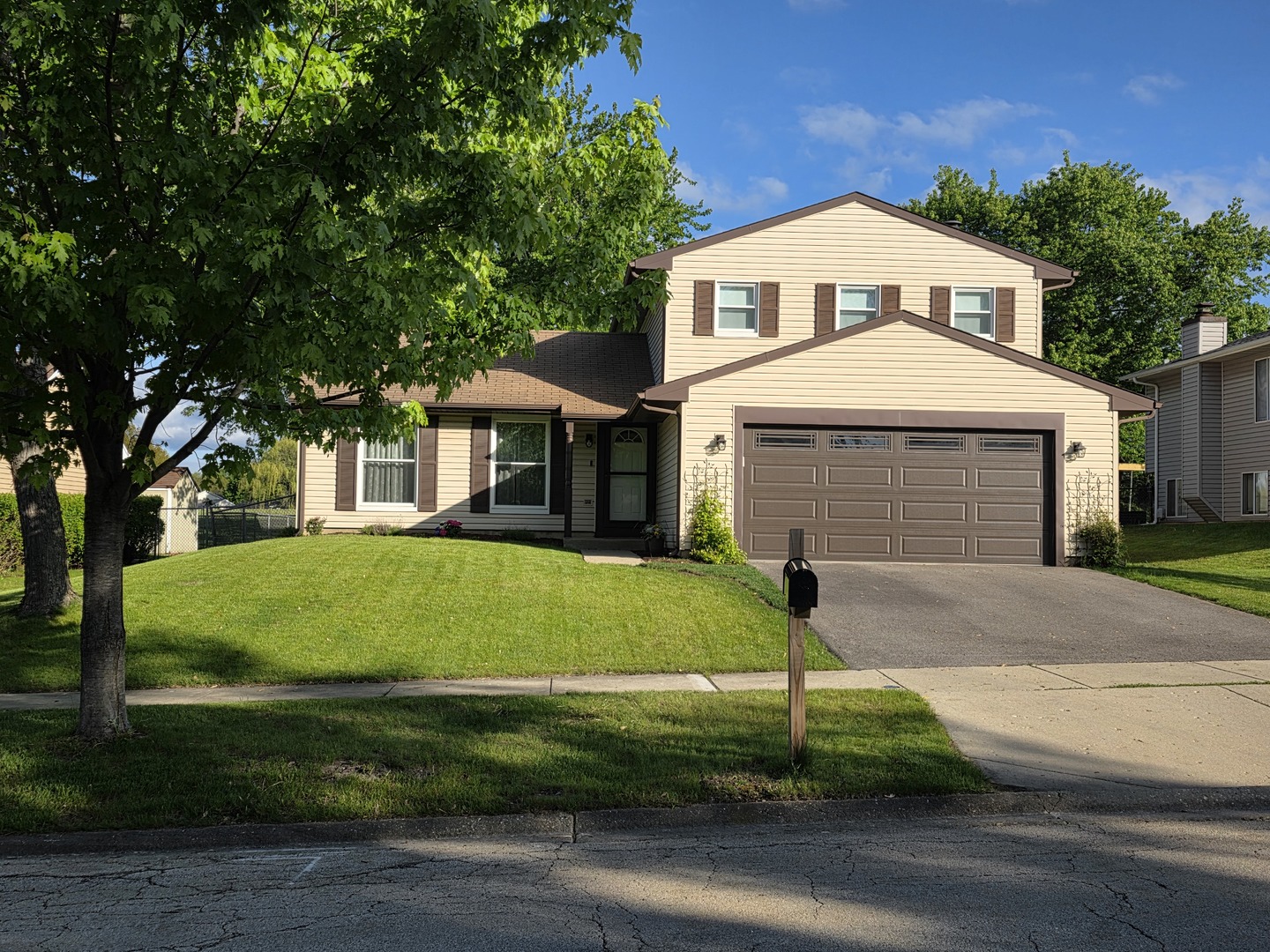 942 West Clearwater Street Roselle IL 60172