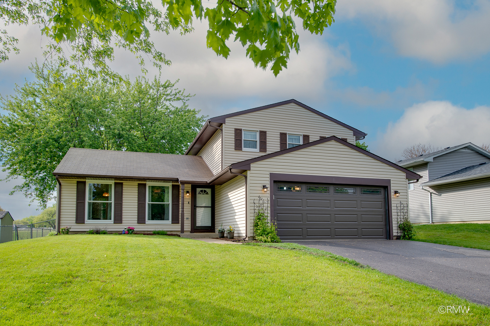 942 West Clearwater Street Roselle IL 60172