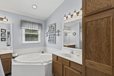 135 Arquilla Drive Algonquin IL 60102