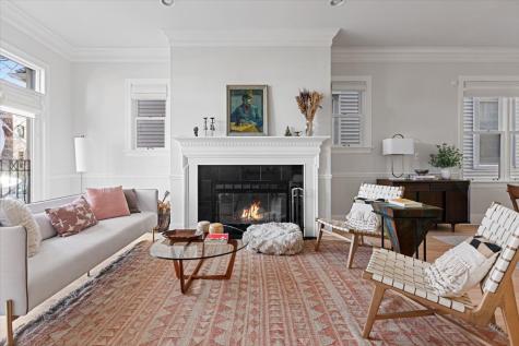 2131 West Melrose Street Chicago IL 60618