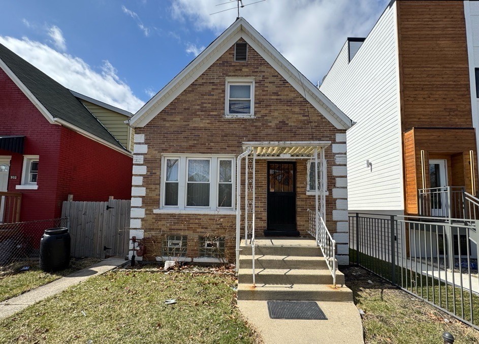 936 North Karlov Avenue Chicago IL 60651