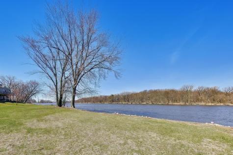 1715 West River Street Dixon IL 61021