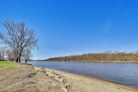 1715 West River Street Dixon IL 61021