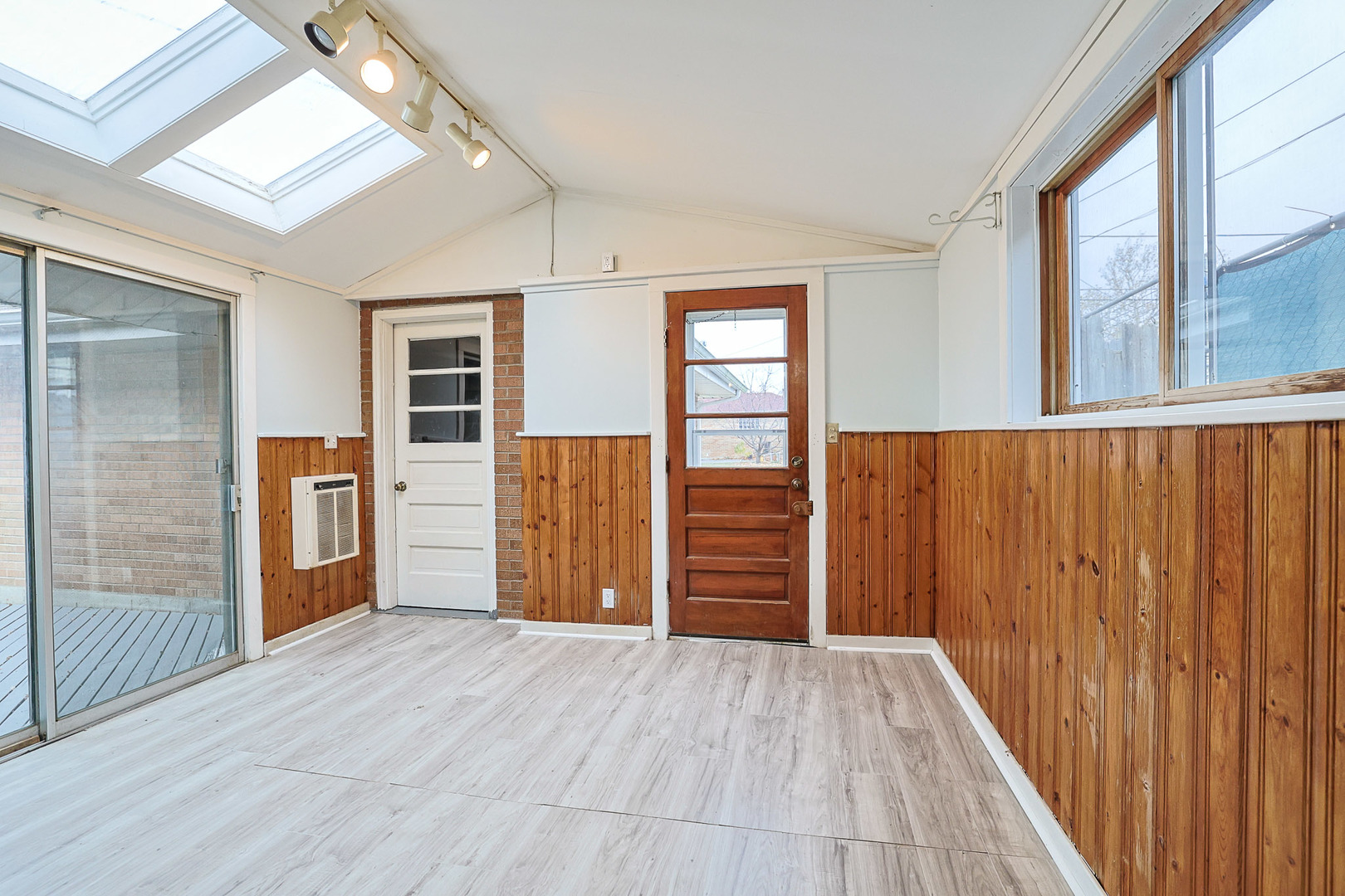 2 North Wisconsin Avenue Addison IL 60101