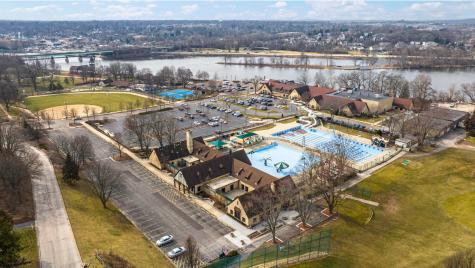 424 Lakeshore Court St. Charles IL 60174