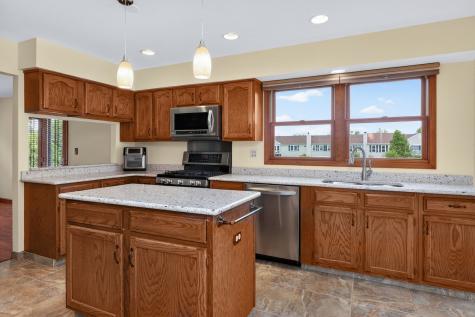 1694 Hampshire Drive Elk Grove Village IL 60007