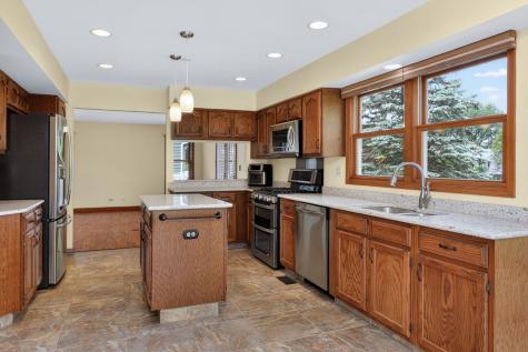 1694 Hampshire Drive Elk Grove Village IL 60007