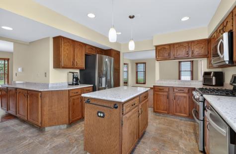 1694 Hampshire Drive Elk Grove Village IL 60007