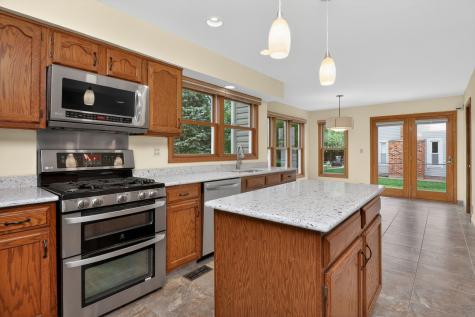 1694 Hampshire Drive Elk Grove Village IL 60007