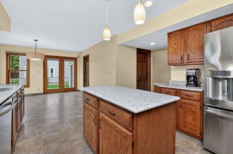 1694 Hampshire Drive Elk Grove Village IL 60007