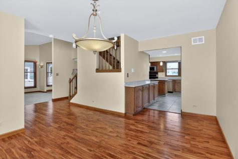 1694 Hampshire Drive Elk Grove Village IL 60007