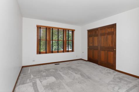 1694 Hampshire Drive Elk Grove Village IL 60007