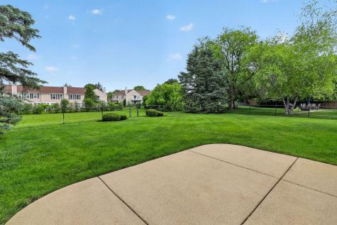 1694 Hampshire Drive Elk Grove Village IL 60007