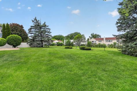1694 Hampshire Drive Elk Grove Village IL 60007