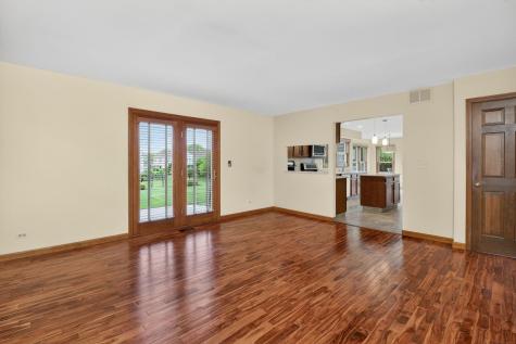 1694 Hampshire Drive Elk Grove Village IL 60007