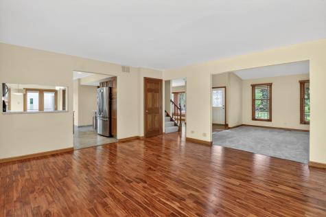 1694 Hampshire Drive Elk Grove Village IL 60007