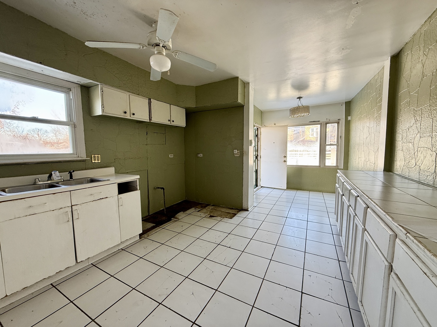 7741 South Oglesby Avenue Chicago IL 60649