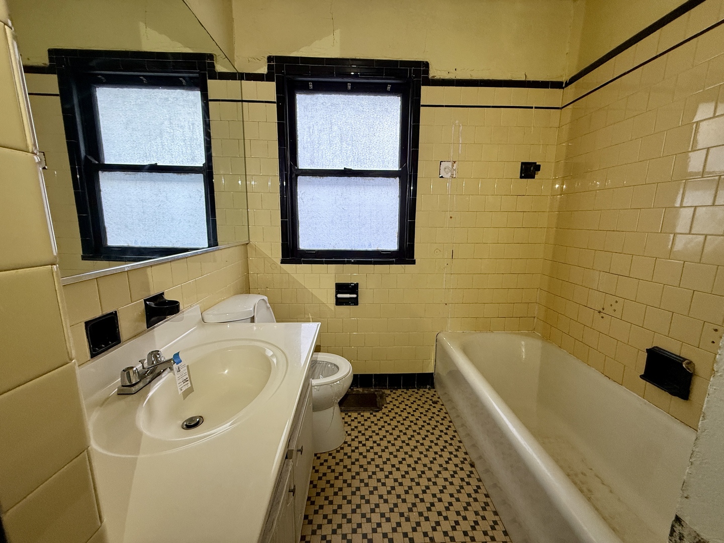 7741 South Oglesby Avenue Chicago IL 60649