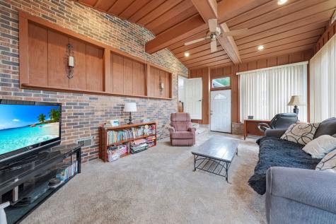 602 Bluff Court Streamwood IL 60107