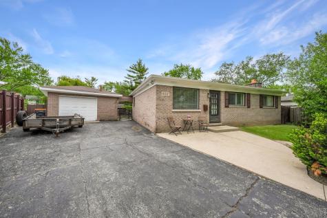 602 Bluff Court Streamwood IL 60107