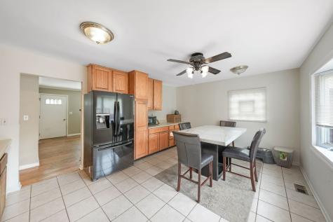 602 Bluff Court Streamwood IL 60107