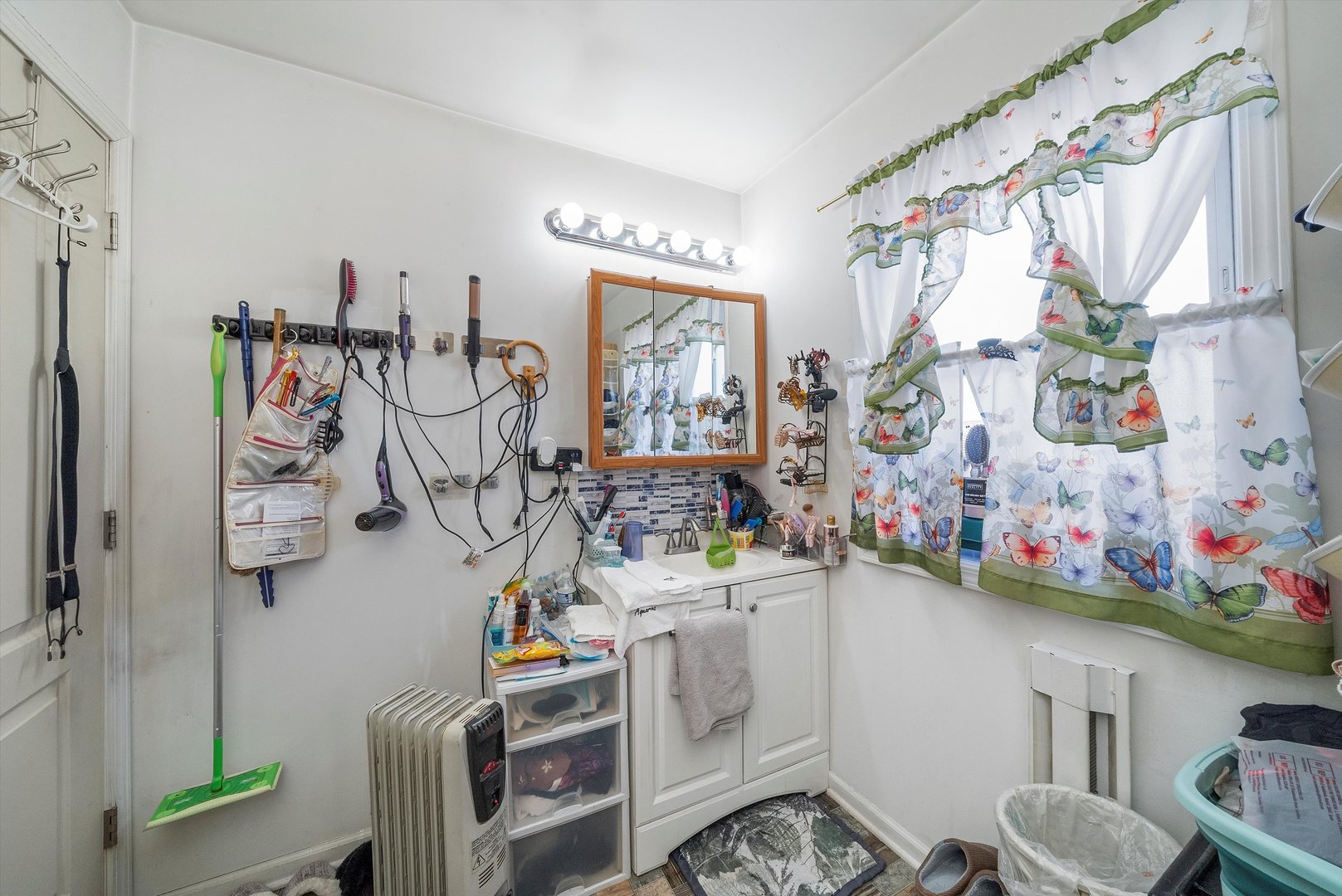 8325 South Dante Avenue Chicago IL 60619