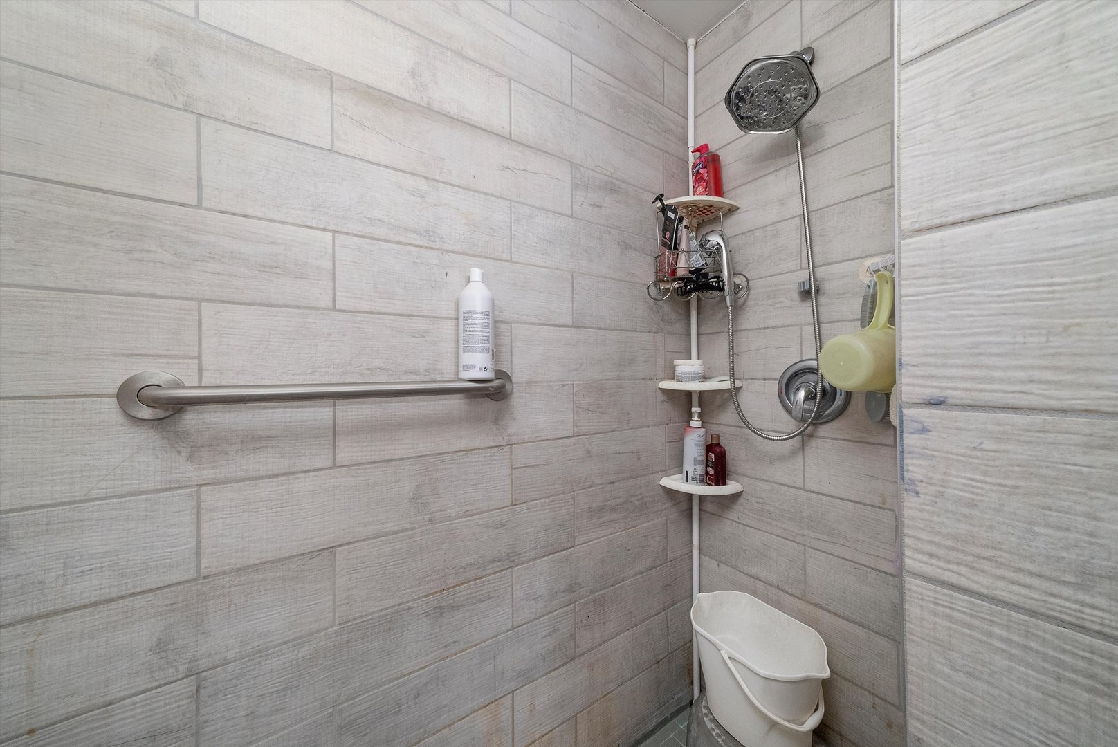 8325 South Dante Avenue Chicago IL 60619