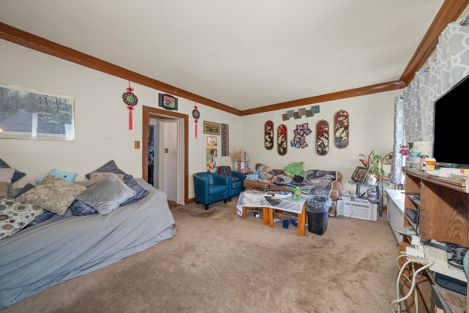 8325 South Dante Avenue Chicago IL 60619