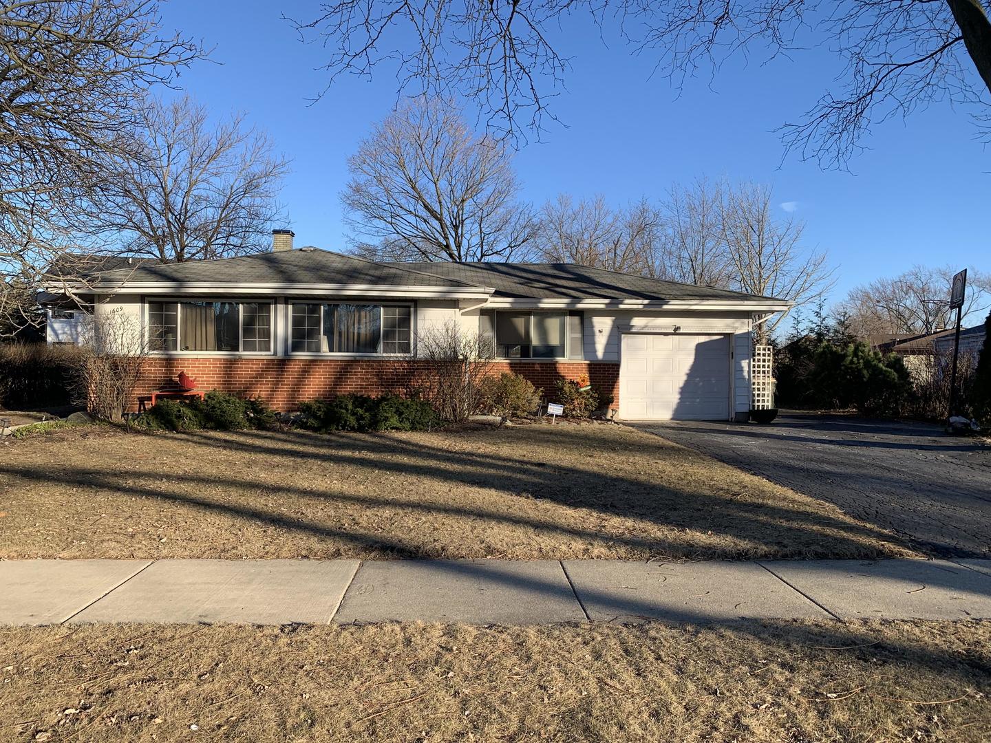 1609 North Walnut Avenue Arlington Heights IL 60004