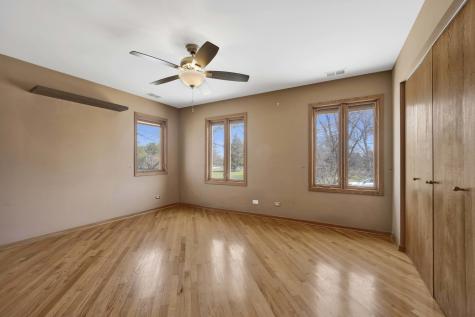 5N464 Neva Terrace Itasca IL 60143
