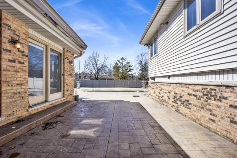 5N464 Neva Terrace Itasca IL 60143