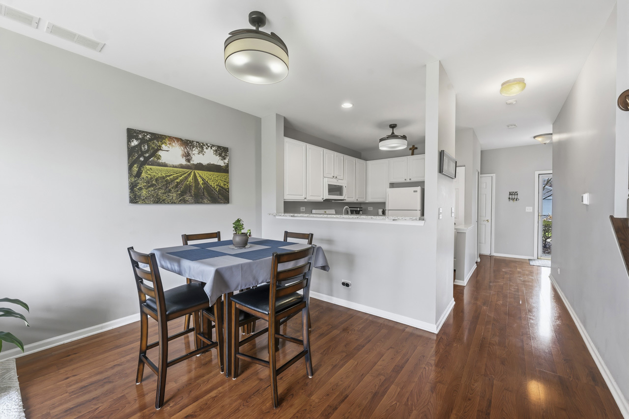 913 Genesee Drive Naperville IL 60563