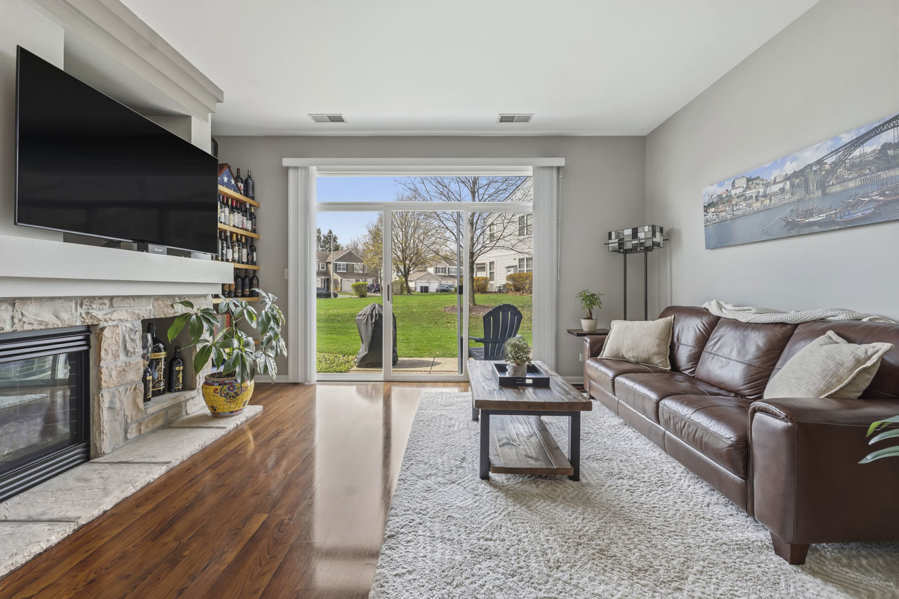 913 Genesee Drive Naperville IL 60563