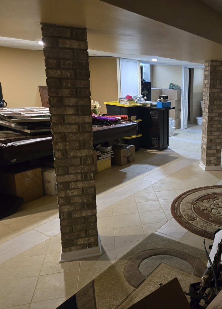 25W201 Summit Drive Naperville IL 60563