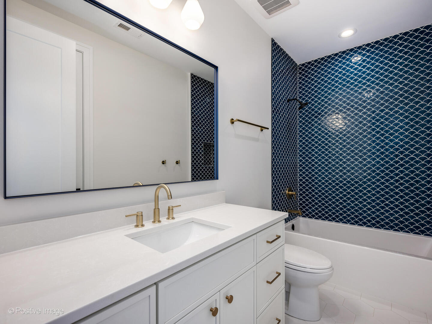 1303 West Barry Avenue Chicago IL 60657