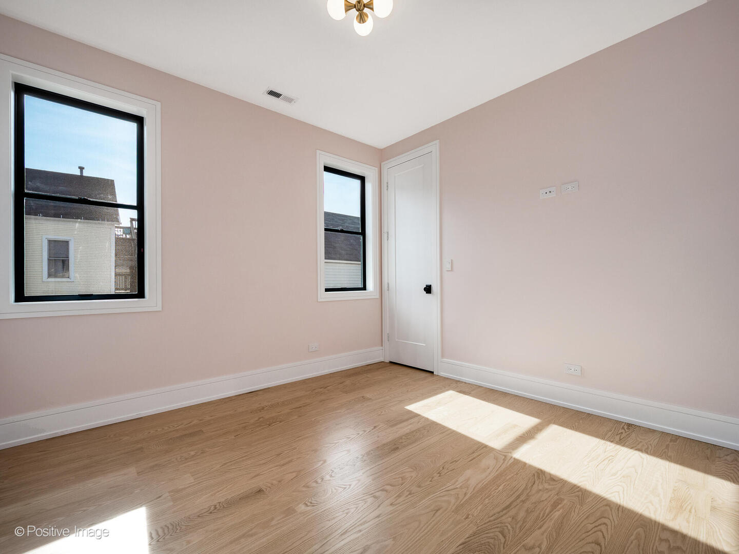1303 West Barry Avenue Chicago IL 60657