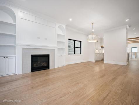 1303 West Barry Avenue Chicago IL 60657