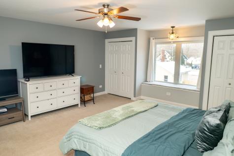 371 South Madison Street Oswego IL 60543