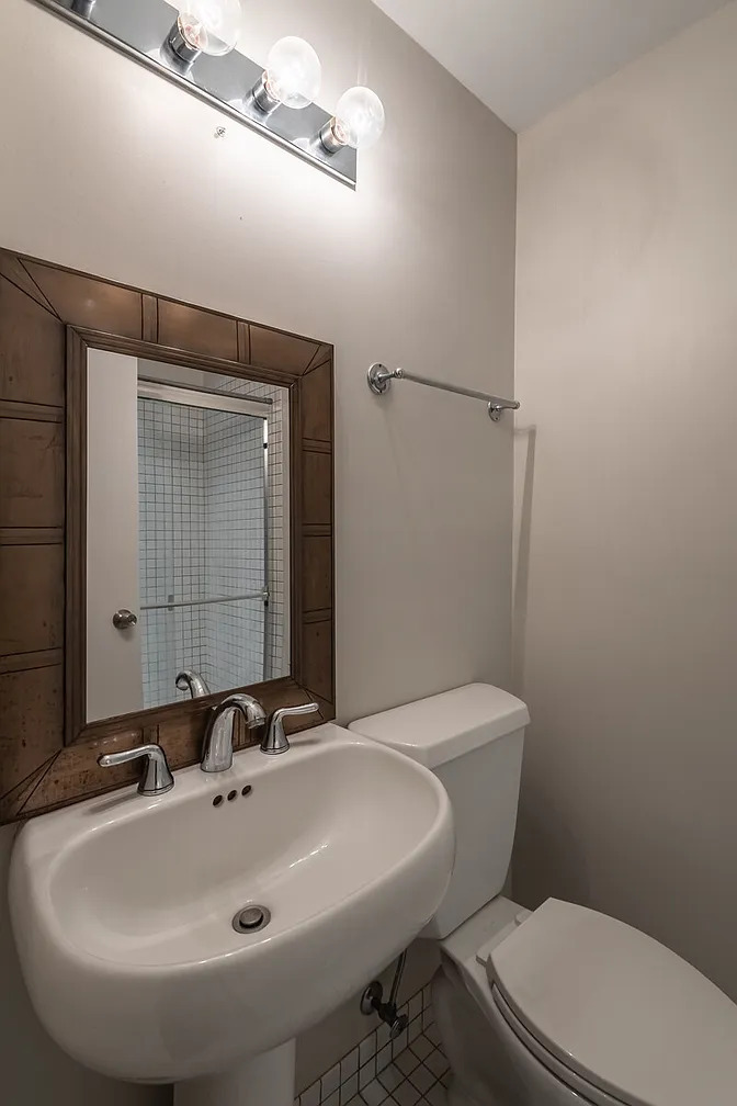 2707 North Lincoln Avenue Chicago IL 60614