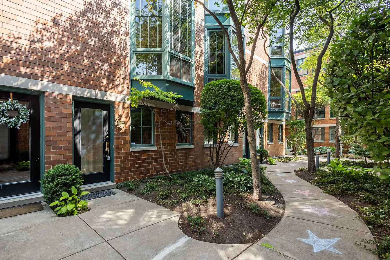 2707 North Lincoln Avenue Chicago IL 60614