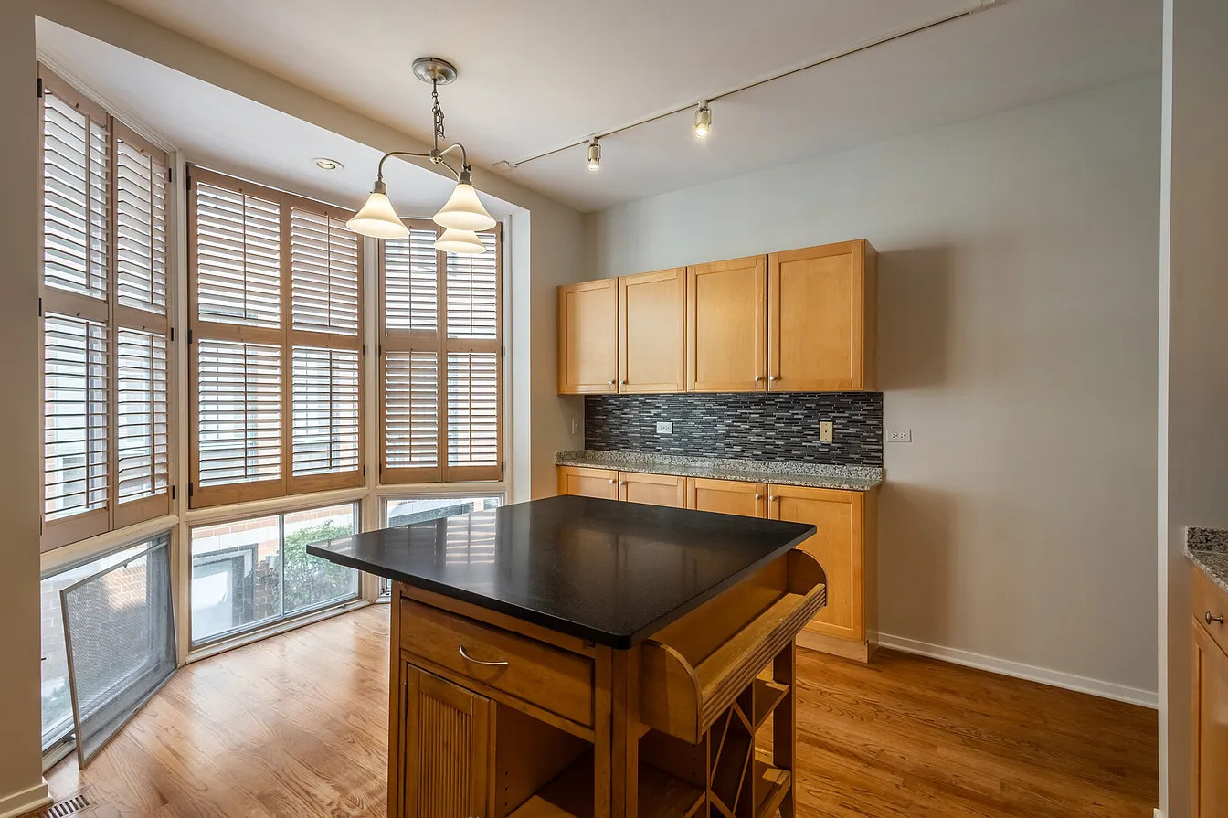 2707 North Lincoln Avenue Chicago IL 60614