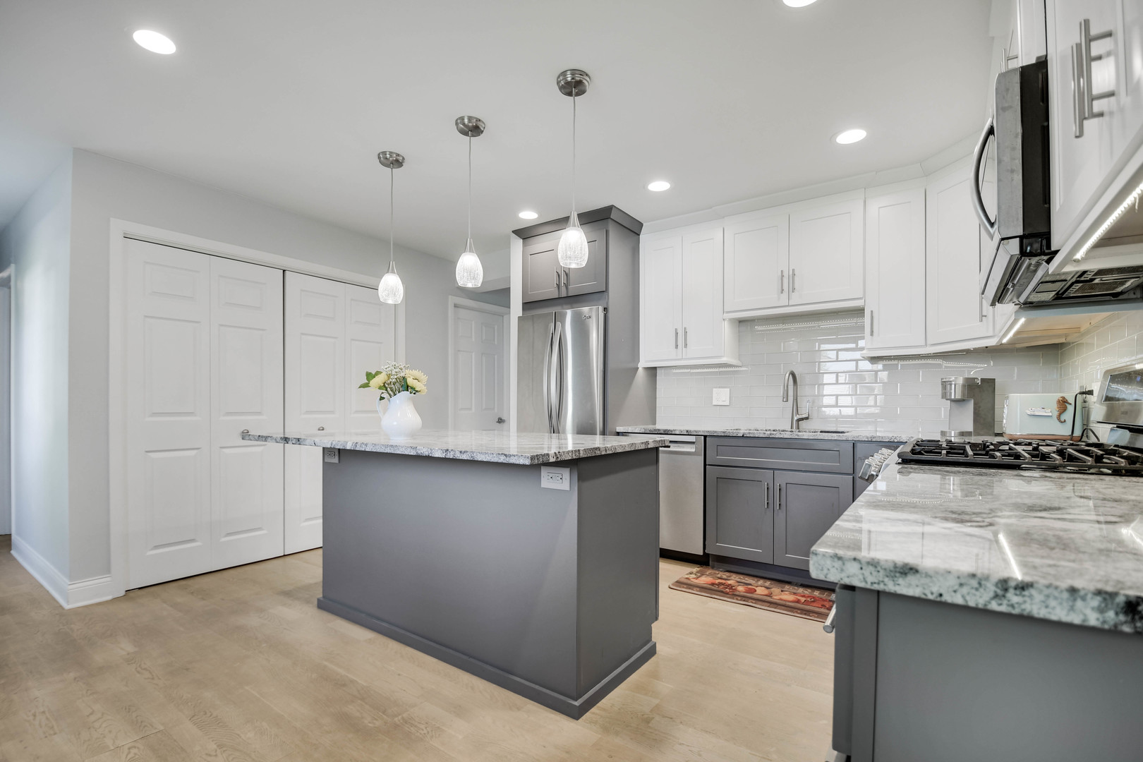 6914 Richmond Avenue Darien IL 60561